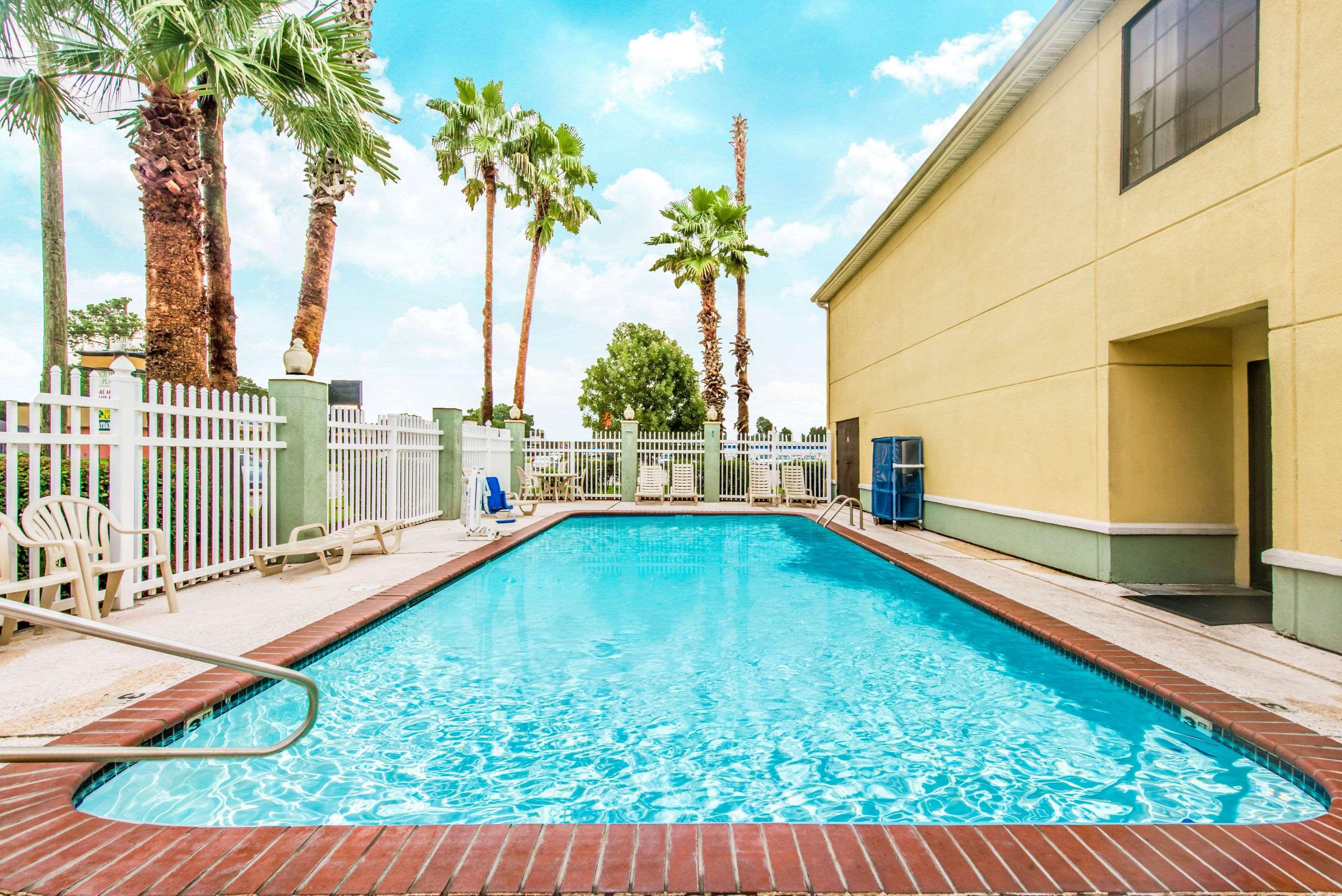 Super 8 By Wyndham Lake Charles/Sulphur Exterior foto